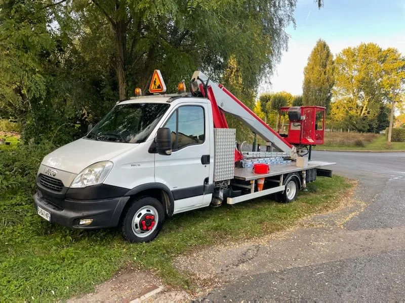 Camion nacelle pour intervention d’élagage